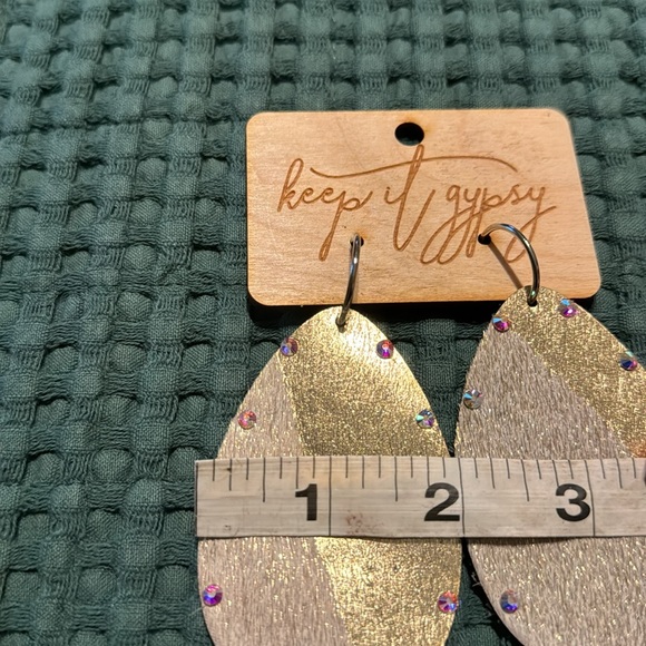 Boutique earrings - Picture 3 of 6